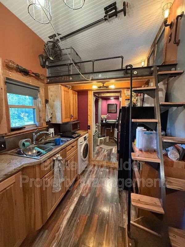 House for rent at 6519 NW Saint Helens Rd, Portland, OR 97210
