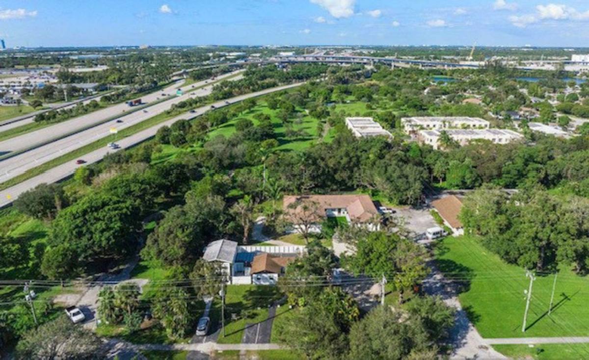 Apartment for rent at 3315-3331 SW 15th Ave, Fort Lauderdale, FL 33315