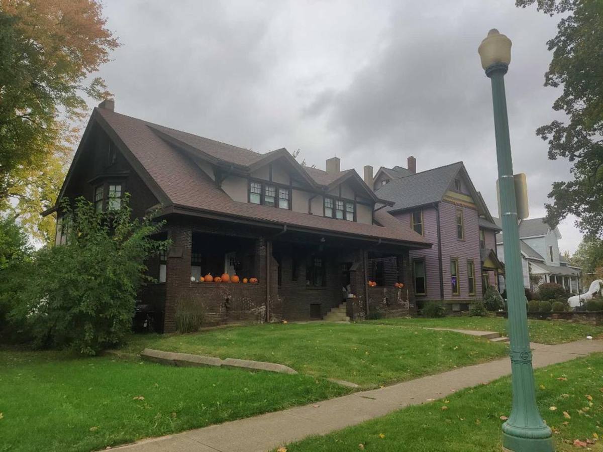704 E Main St, Crawfordsville, IN 47933 (#82525968) | RentalSource