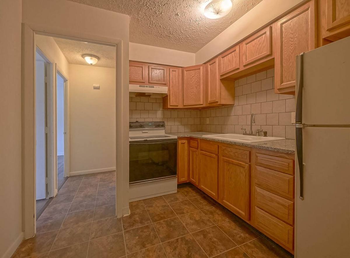 489 N Howard, Akron, OH 44310 - Apartment for Rent - Image 4