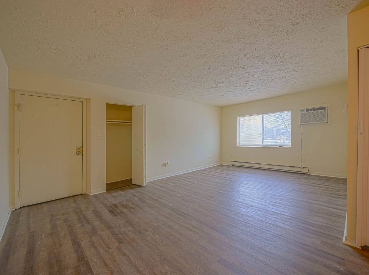 489 N Howard, Akron, OH 44310 - Apartment for Rent - Image 3