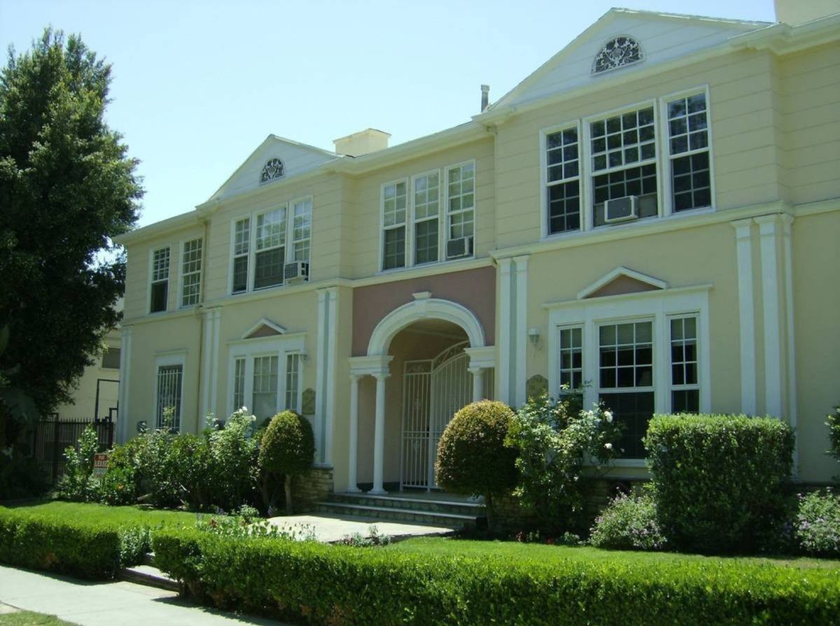 Apartment for rent at 1749 N Sycamore Ave, Los Angeles, CA 90028