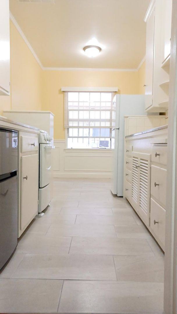Apartment for rent at 1749 N Sycamore Ave, Los Angeles, CA 90028
