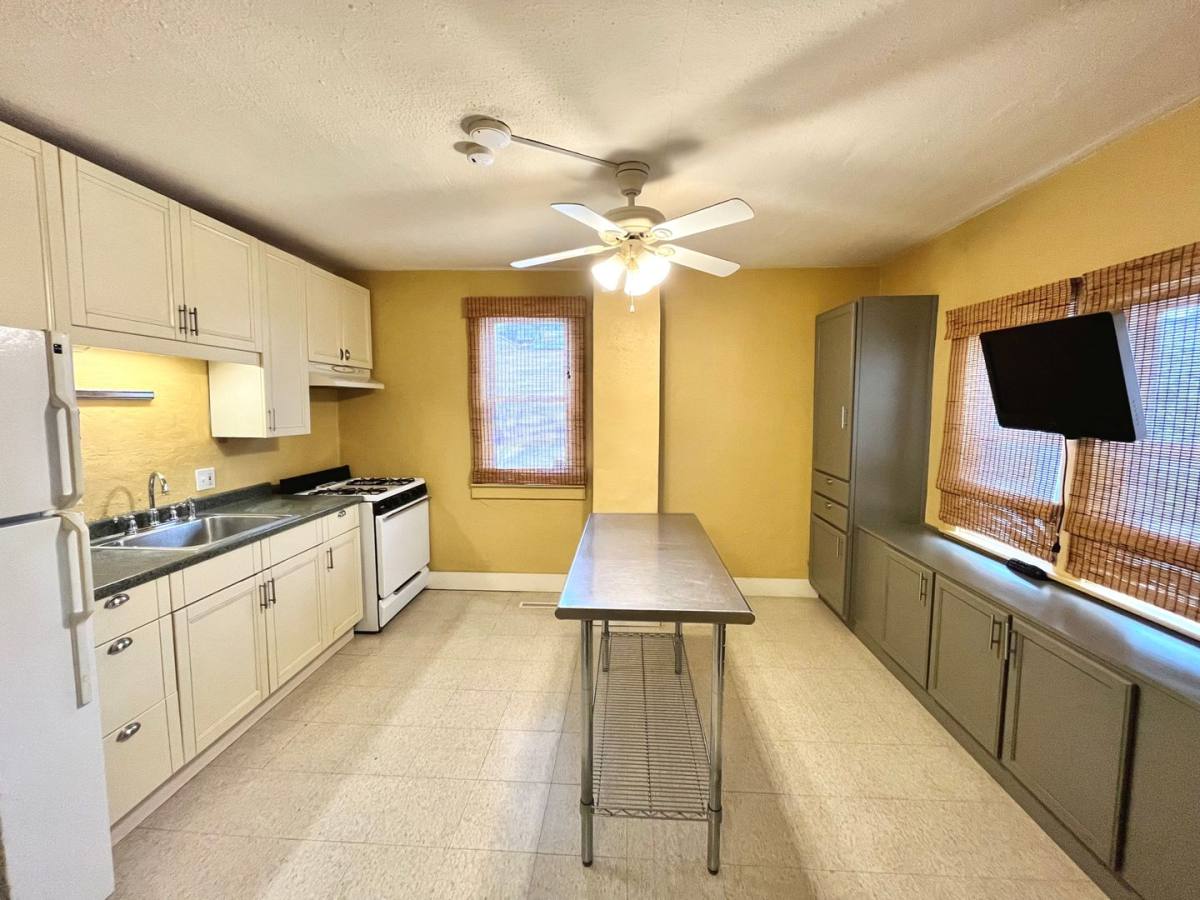 Apartment for rent at 424 W Washington St, Milwaukee, WI 53204