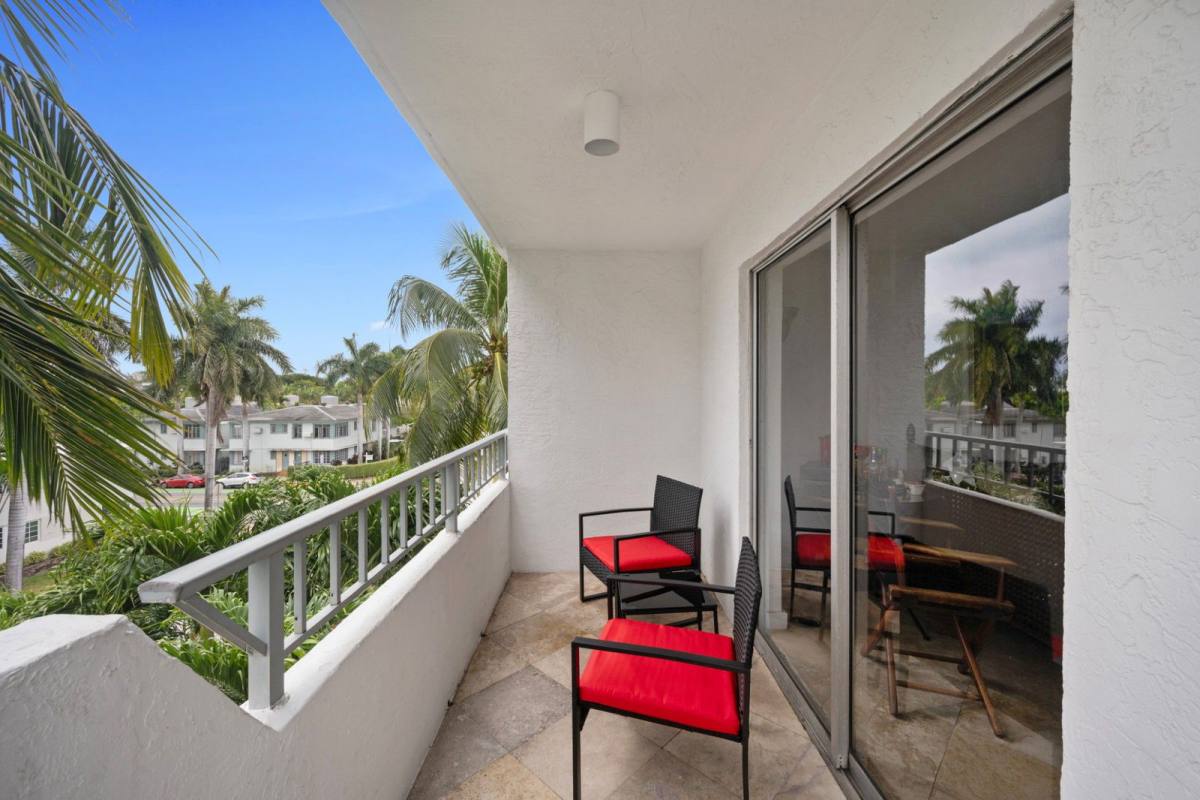 Condo for rent at 1610 Lenox Ave #402, Miami Beach, FL 33139