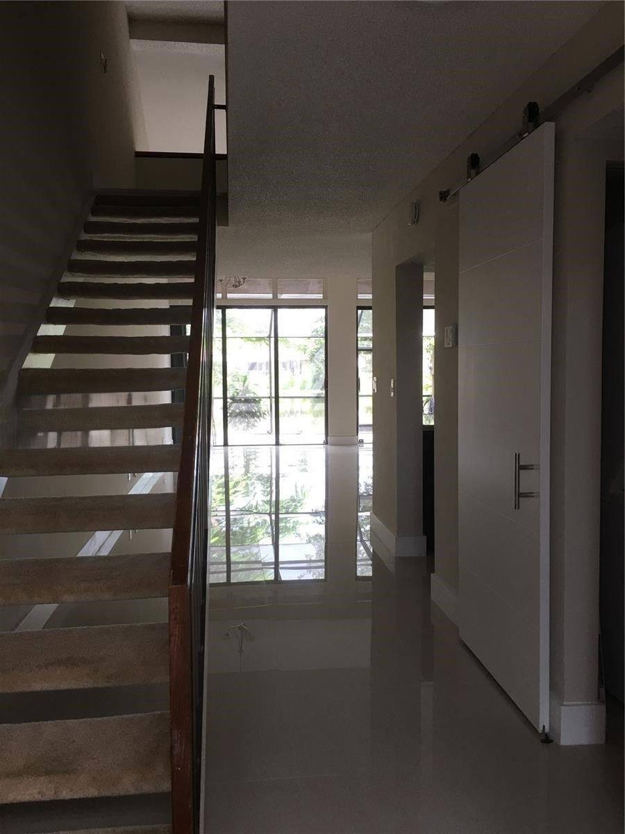 Townhouse for rent at 10951 N Lakeview Dr, Hollywood, FL 33026