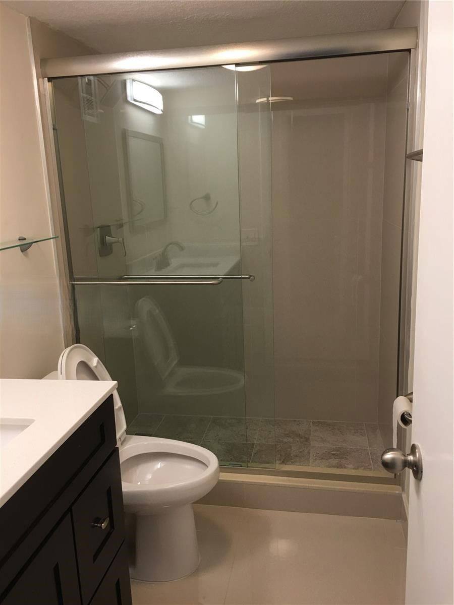 Townhouse for rent at 10951 N Lakeview Dr, Hollywood, FL 33026