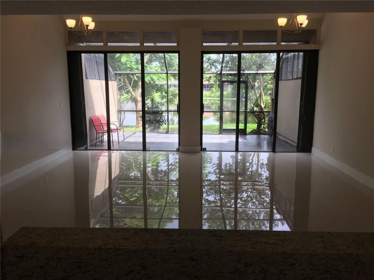 Townhouse for rent at 10951 N Lakeview Dr, Hollywood, FL 33026