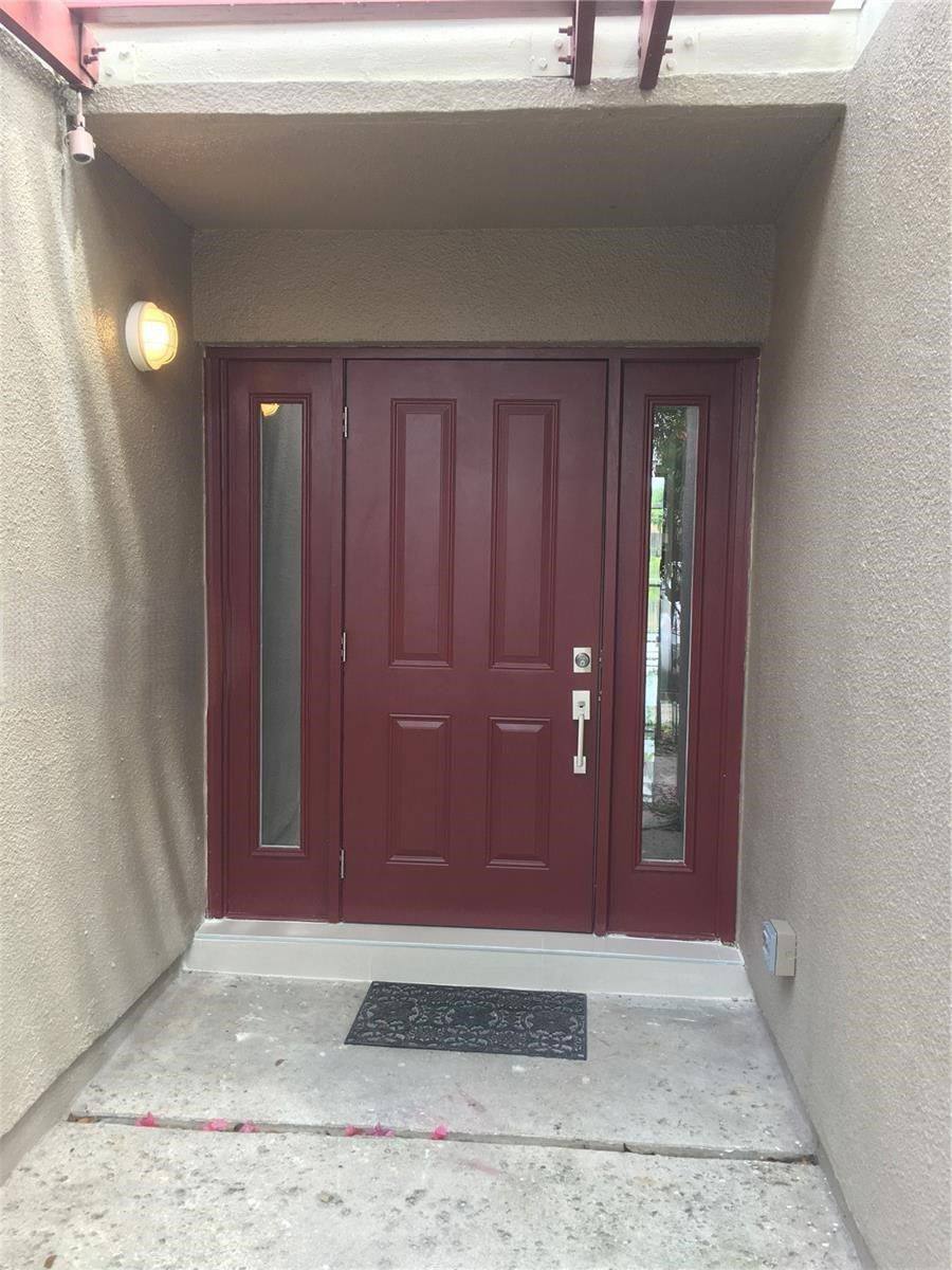 Townhouse for rent at 10951 N Lakeview Dr, Hollywood, FL 33026