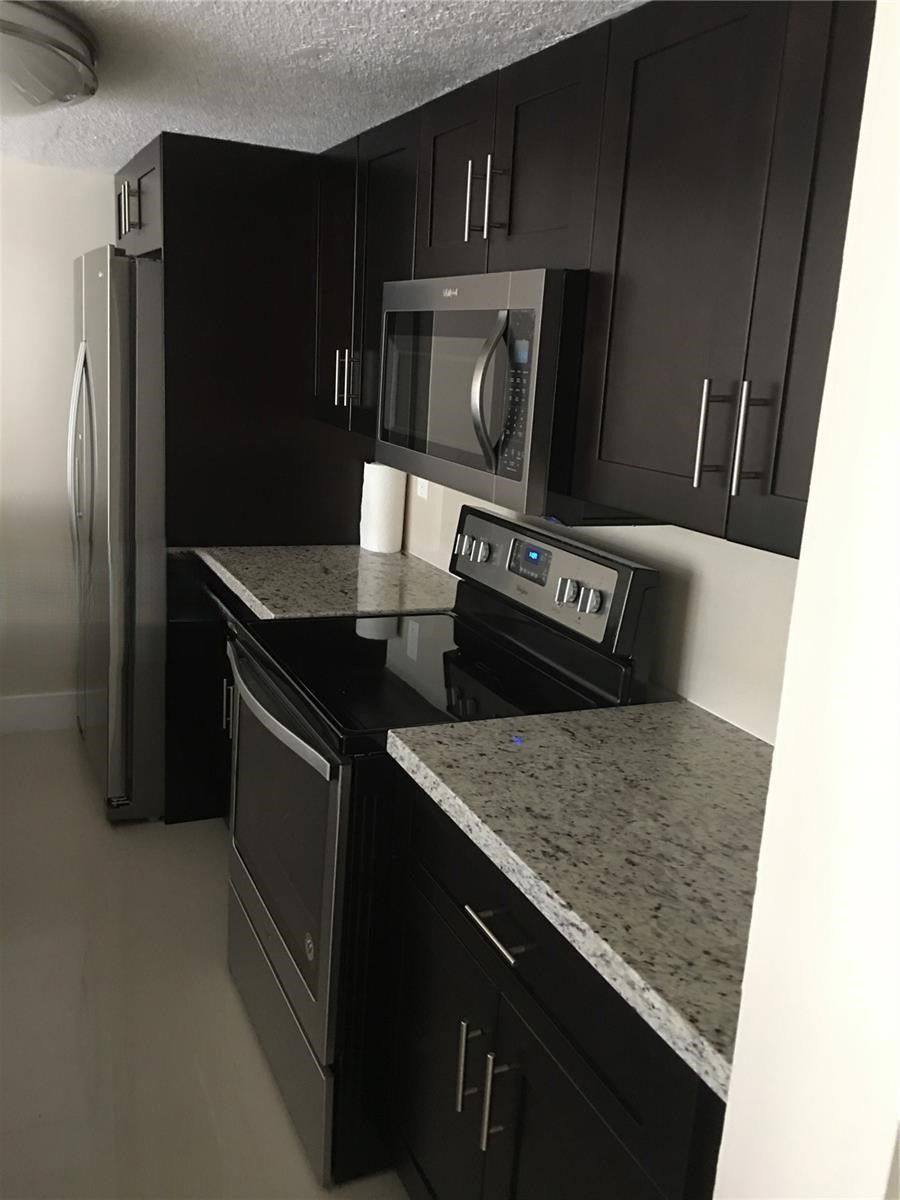 Townhouse for rent at 10951 N Lakeview Dr, Hollywood, FL 33026