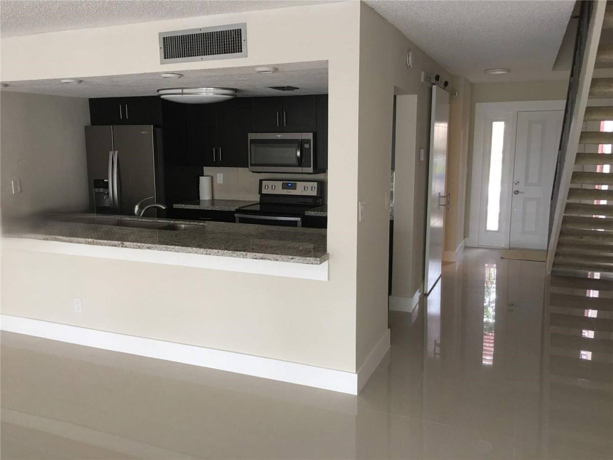 Townhouse for rent at 10951 N Lakeview Dr, Hollywood, FL 33026