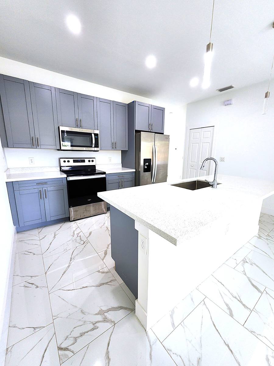 Townhouse for rent at 4654 28th St SW, Lehigh Acres, FL 33973