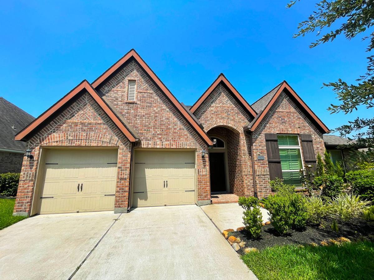 House for rent at 2302 Lost Bridge Lane, Pearland, TX 77584