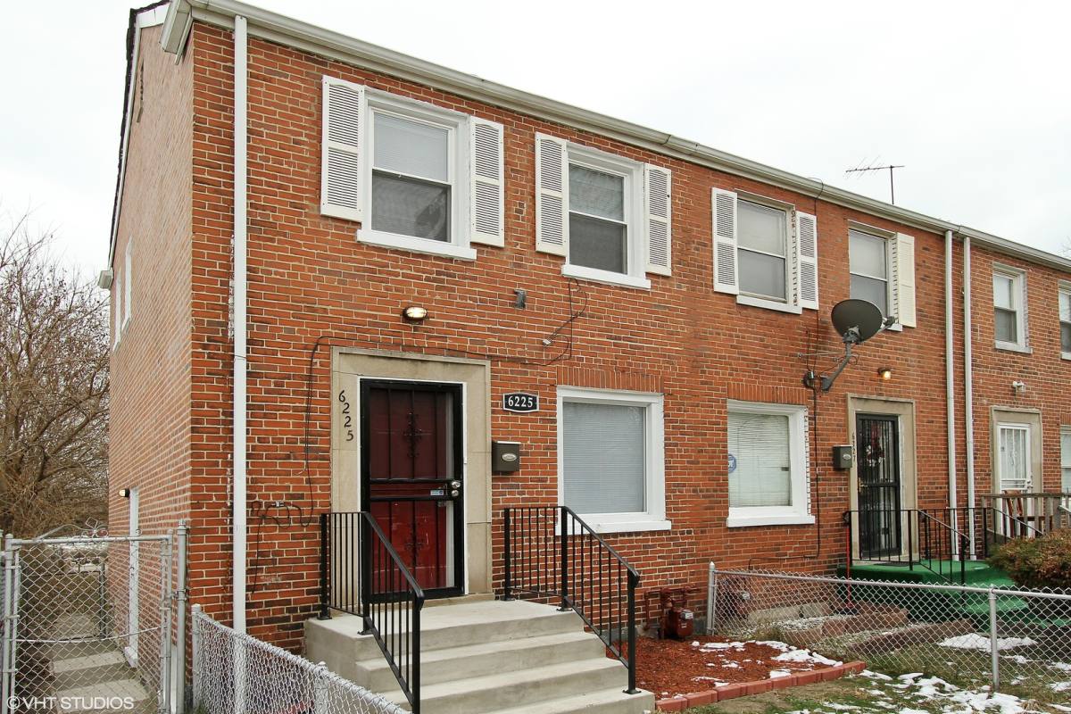 House for rent at 6225 S Indiana Ave, Chicago, IL 60637