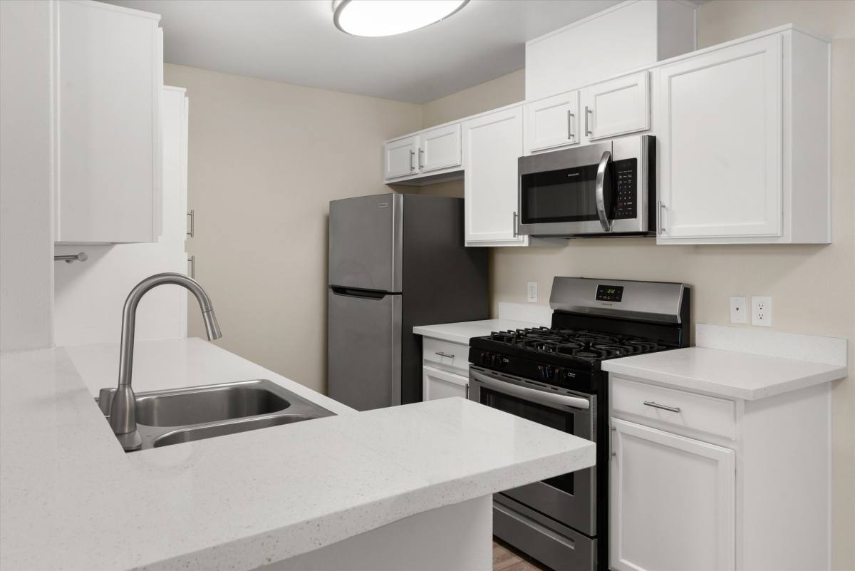 Apartment for rent at 1881 S Santa Fe Ave, San Jacinto, CA 92583