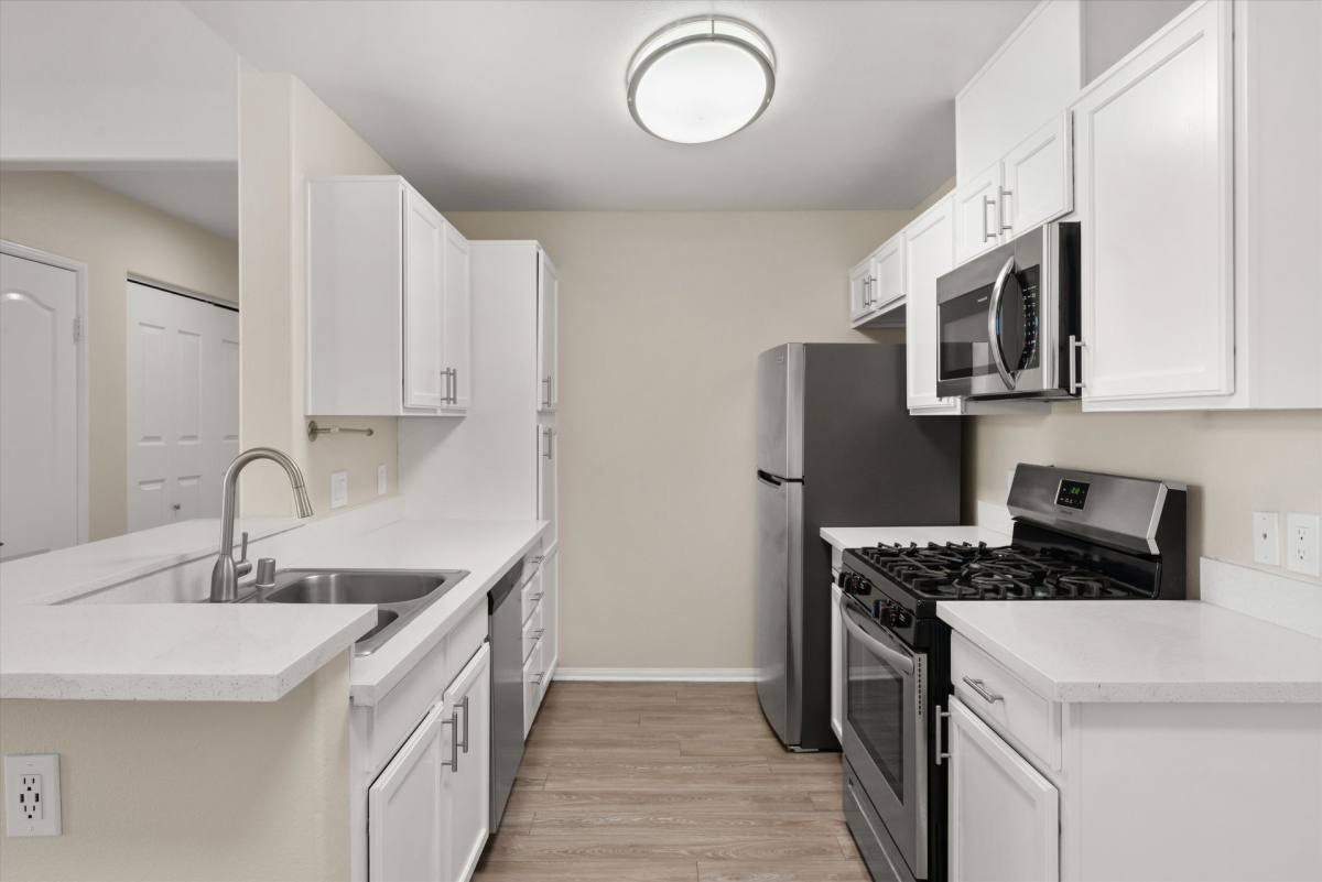 Apartment for rent at 1881 S Santa Fe Ave, San Jacinto, CA 92583