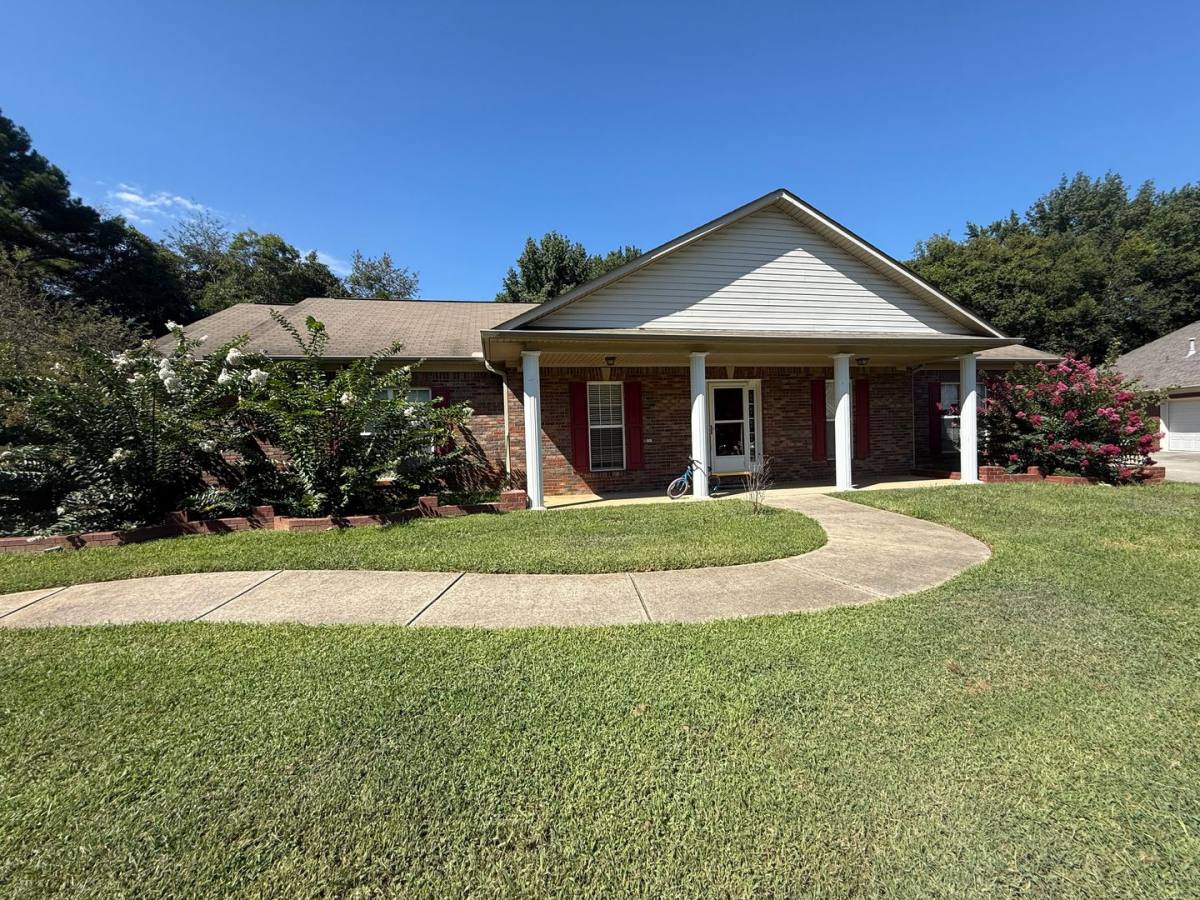 House for rent at 242 Turtle Creek Dr, Huntsville, AL 35806