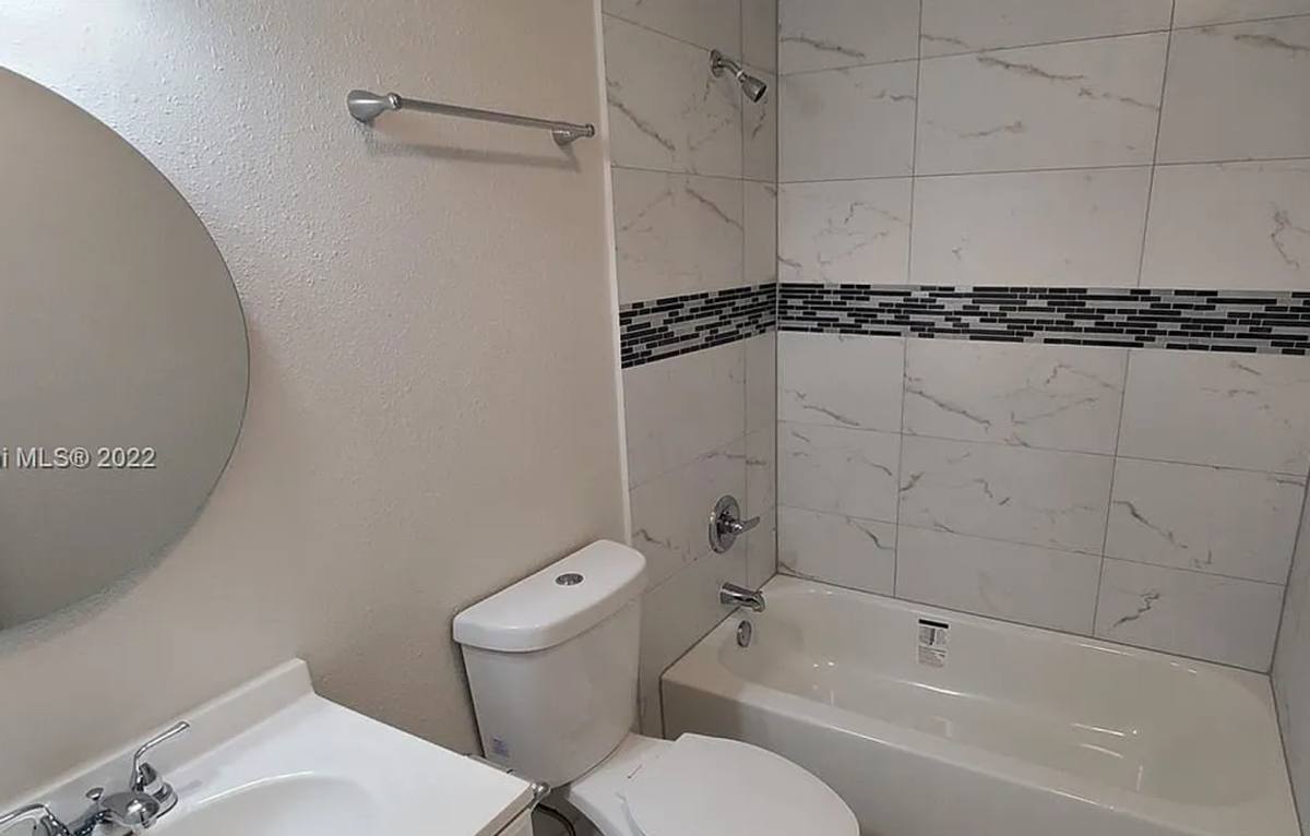 Apartment for rent at 450 SW 2nd St, Pompano Beach, FL 33060