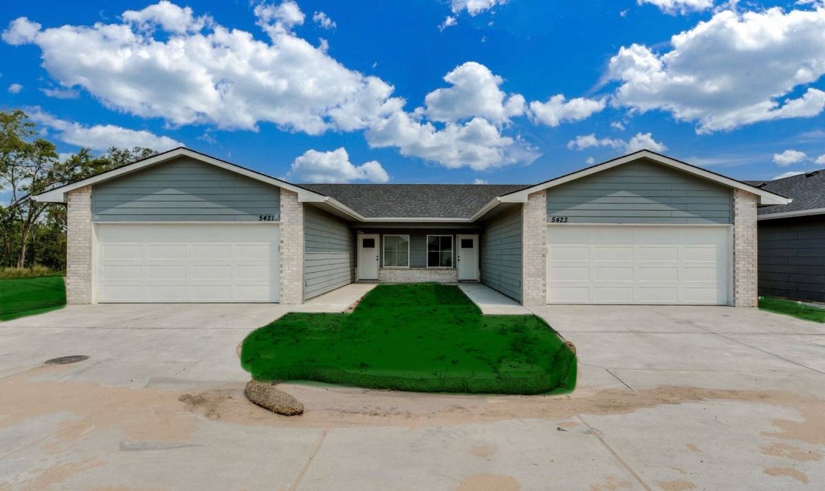 Apartment for rent at 11256 W 35th Circle S, Wichita, KS 67215
