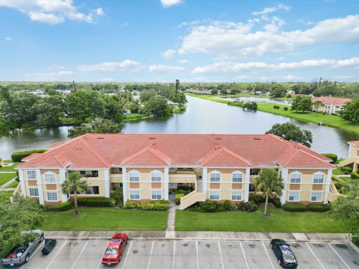Apartment for rent at 1030 Villagio Circle, Sarasota, FL 34237