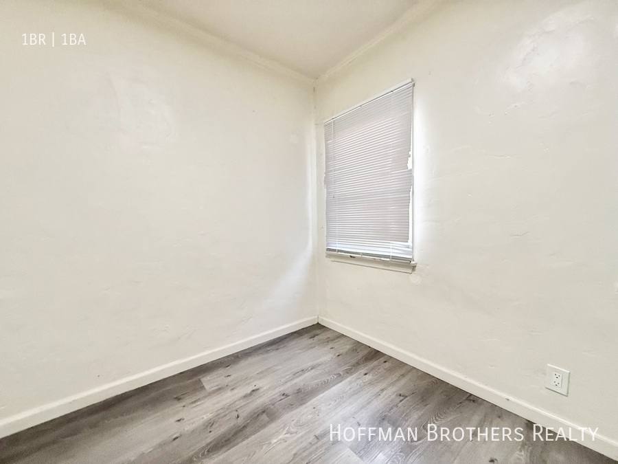 Apartment for rent at 540 W 49th St, Los Angeles, CA 90037