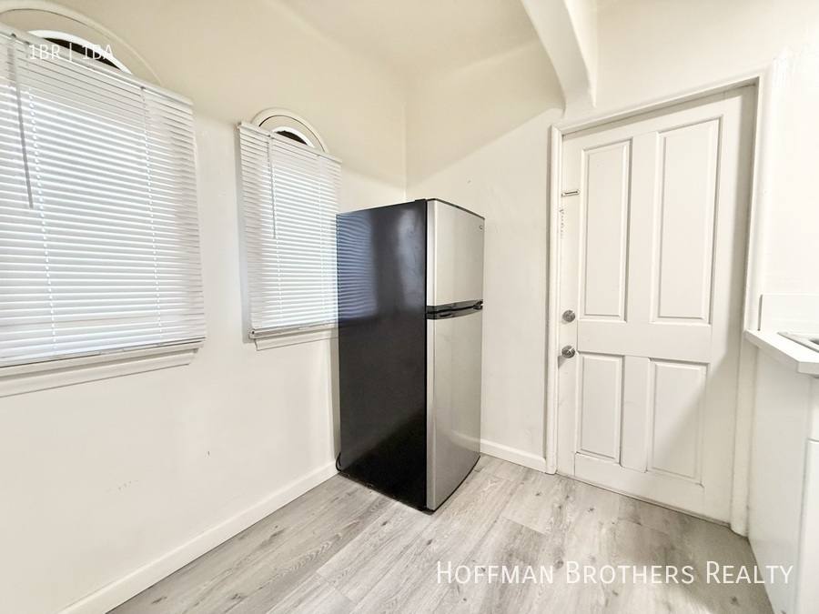 Apartment for rent at 540 W 49th St, Los Angeles, CA 90037
