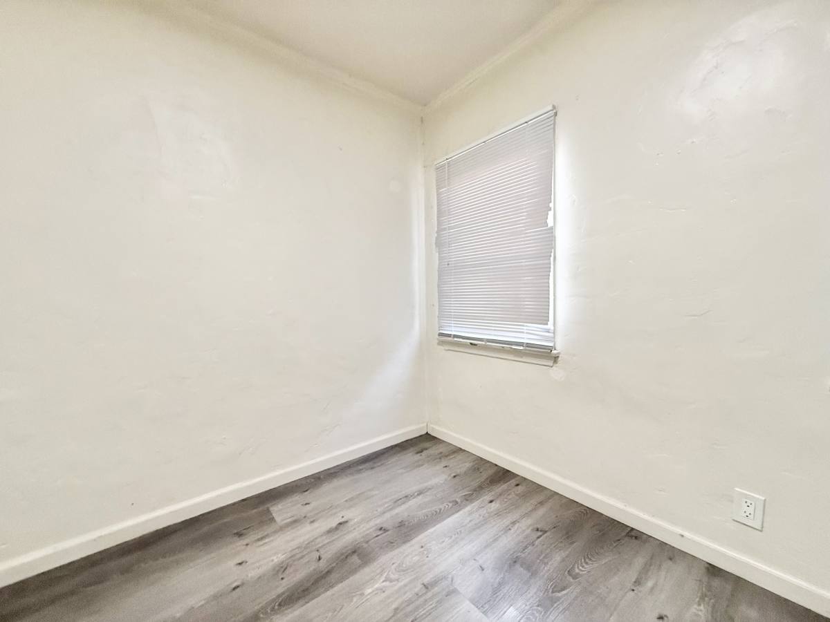 Apartment for rent at 540 W 49th St, Los Angeles, CA 90037