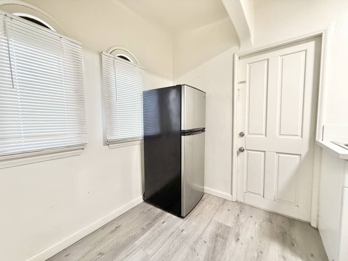 Apartment for rent at 540 W 49th St, Los Angeles, CA 90037