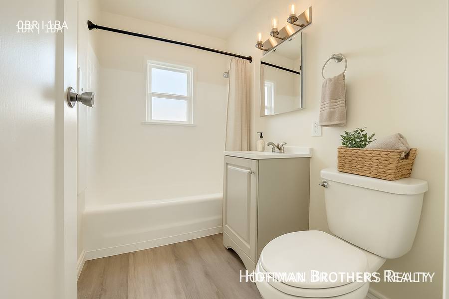 Apartment for rent at 540 W 49th St, Los Angeles, CA 90037