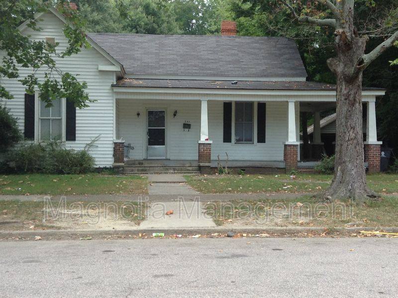 House for rent at 241 Davis St, Henderson, NC 27536