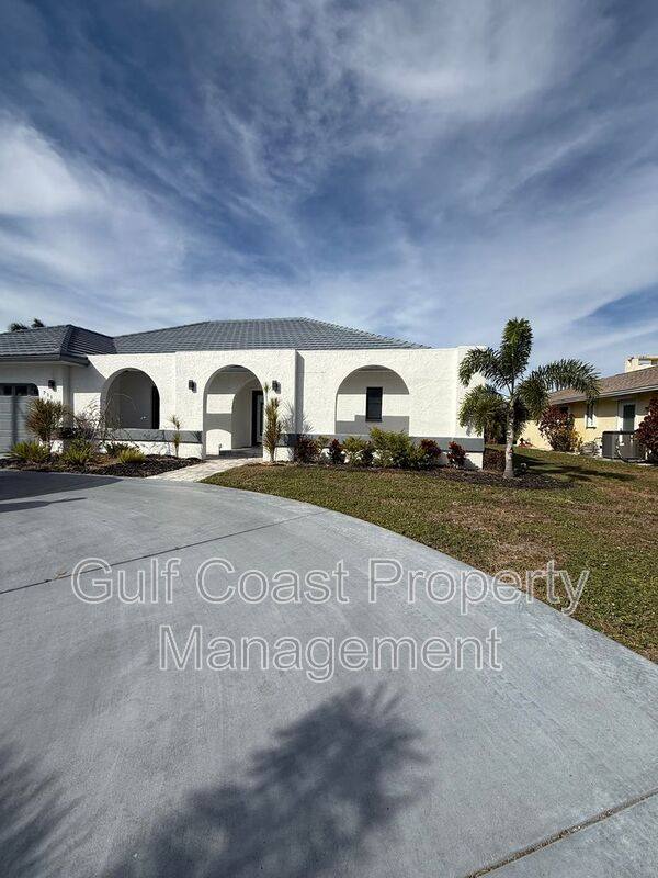 House for rent at 711 SE 33rd Terrace, Cape Coral, FL 33904