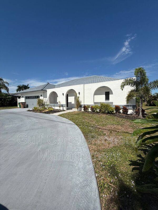 House for rent at 711 SE 33rd Terrace, Cape Coral, FL 33904