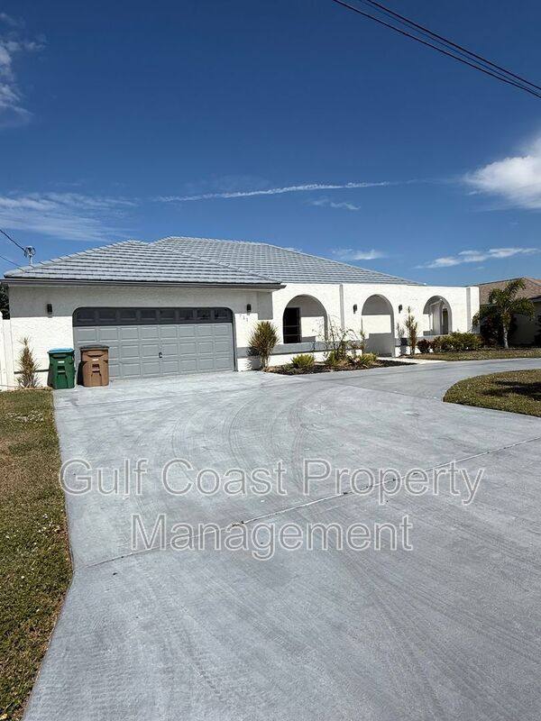 House for rent at 711 SE 33rd Terrace, Cape Coral, FL 33904