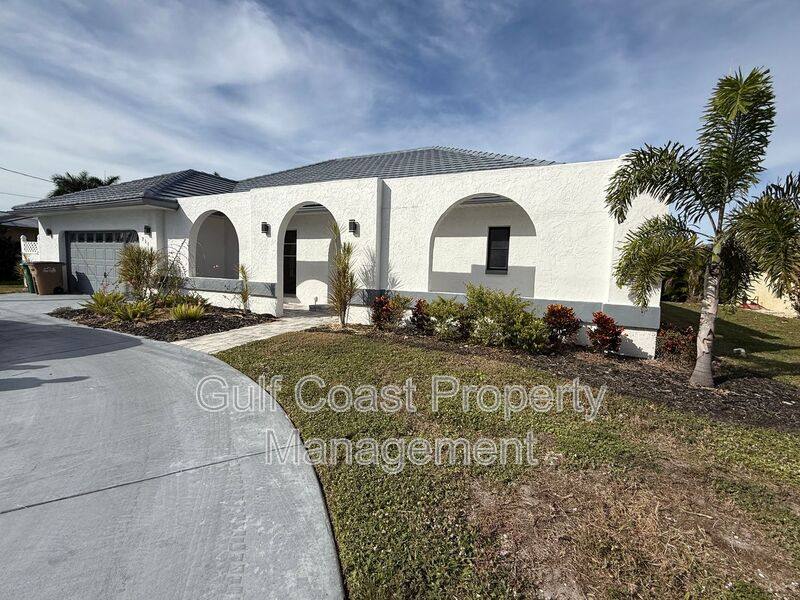 House for rent at 711 SE 33rd Terrace, Cape Coral, FL 33904