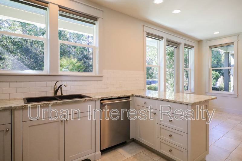 Townhouse for rent at 15 Palm St #B, Freeport, FL 32439