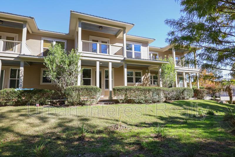 Townhouse for rent at 15 Palm St #B, Freeport, FL 32439