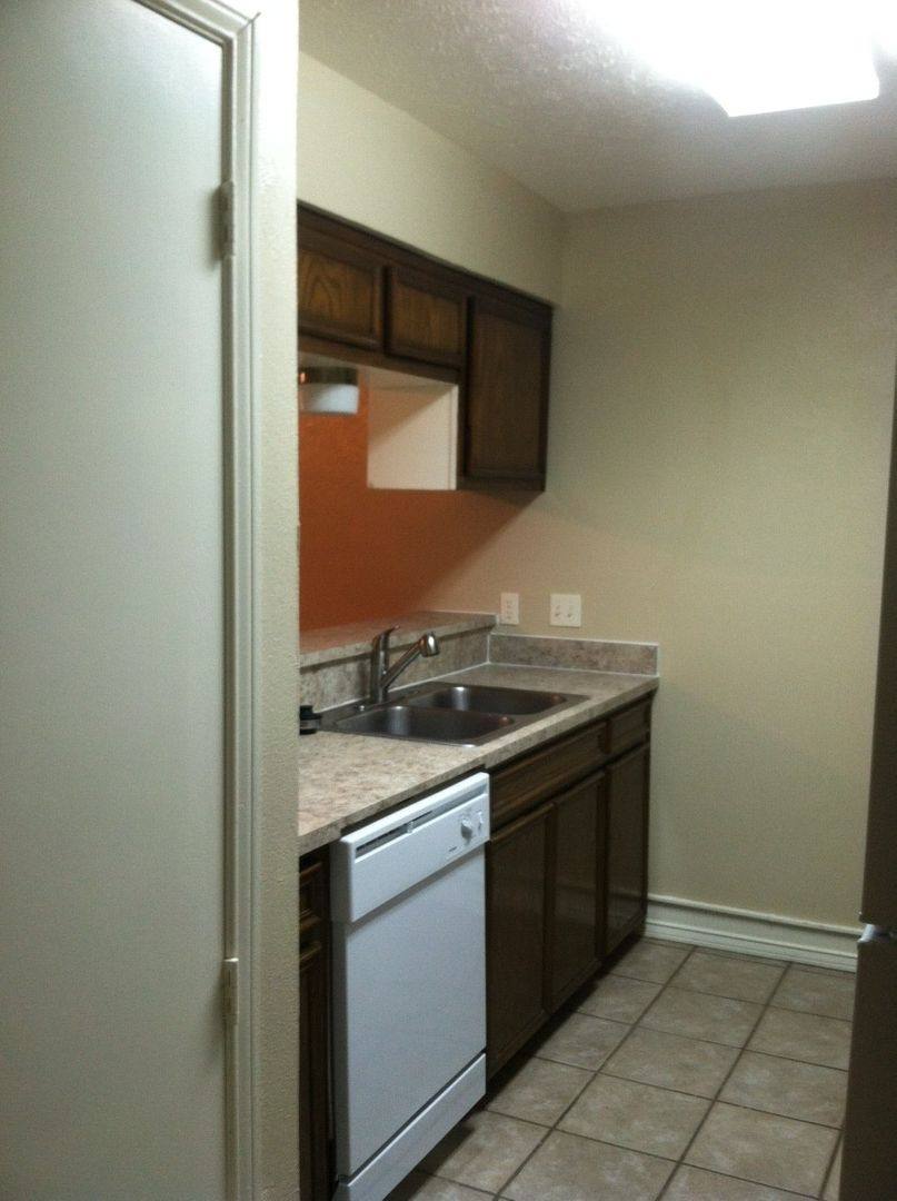 Apartment for rent at 930 W Sycamore St, Denton, TX 76201