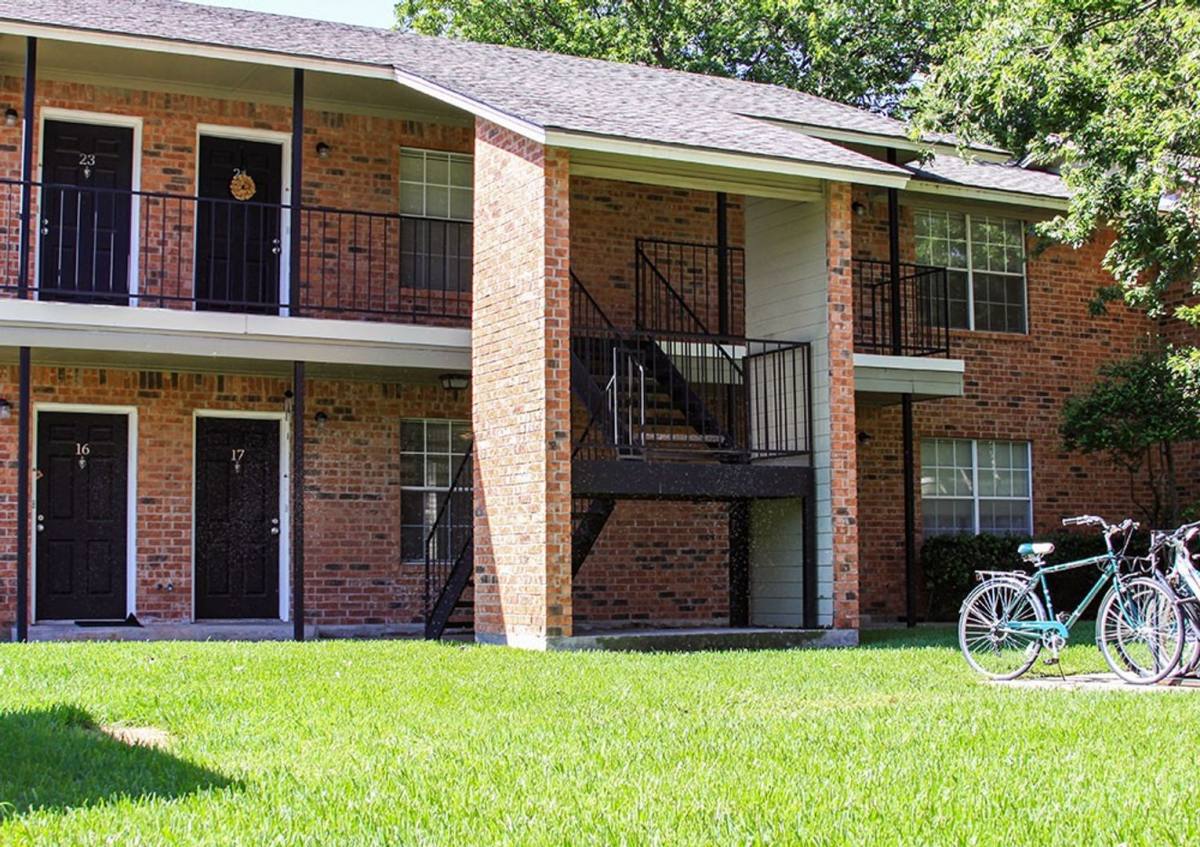 Apartment for rent at 922-926 Cleveland St, Denton, TX 76201
