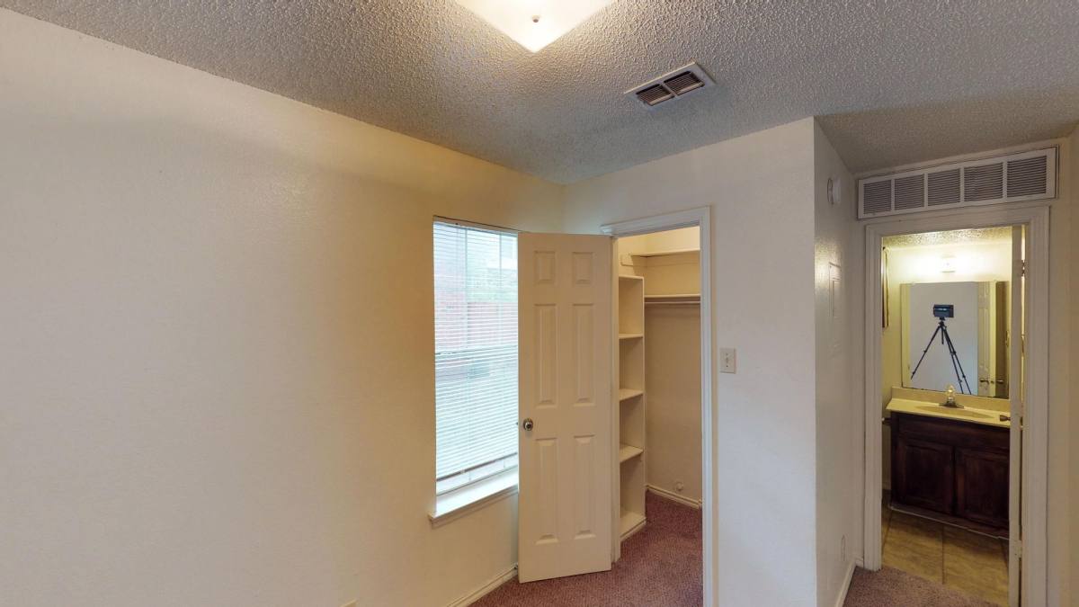 Apartment for rent at 922-926 Cleveland St, Denton, TX 76201