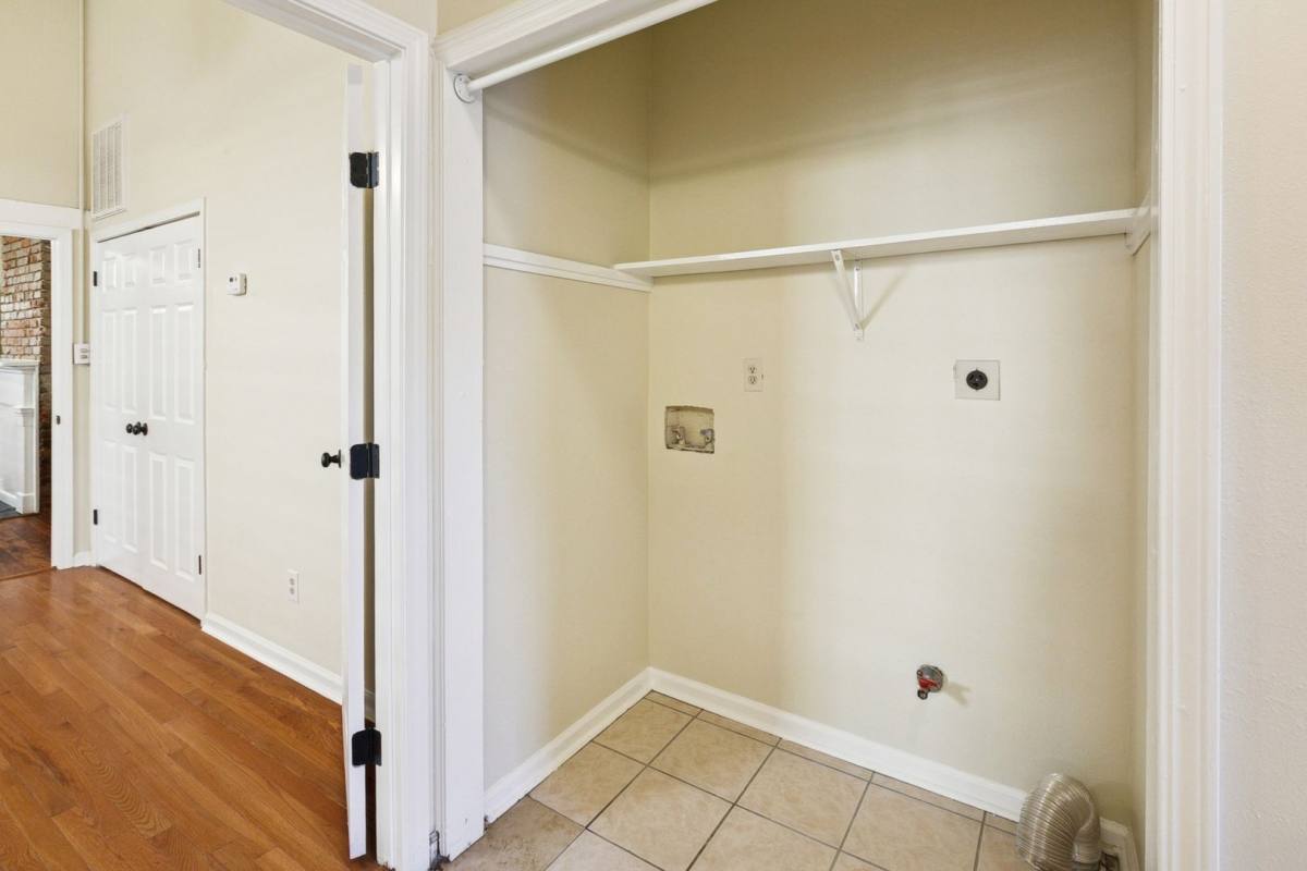 Apartment for rent at 4535-4537 Tchoupitoulas St, New Orleans, LA 70115