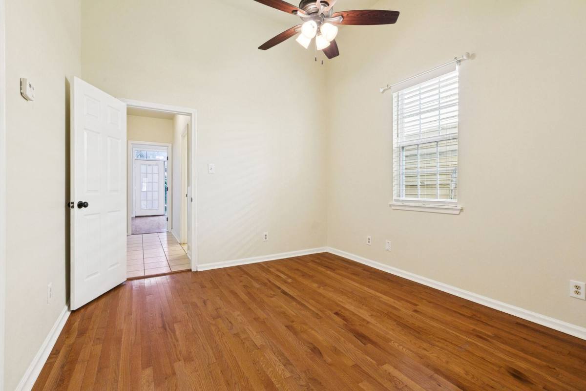 Apartment for rent at 4535-4537 Tchoupitoulas St, New Orleans, LA 70115