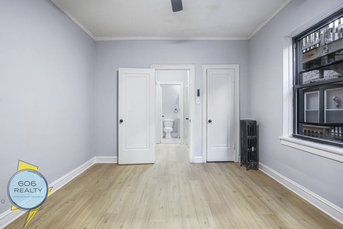 Apartment for rent at 5240 S Drexel Ave, Chicago, IL 60615