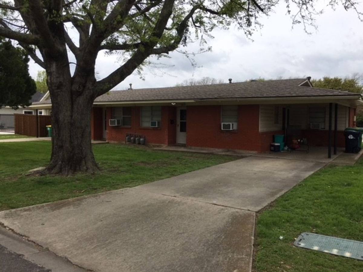 Townhouse for rent at 1519 1521 Anna St, Denton, TX 76201