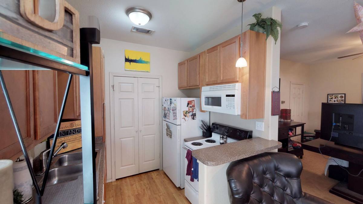 Apartment for rent at 924 W Prairie St, Denton, TX 76201