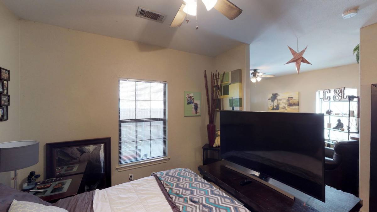 Apartment for rent at 924 W Prairie St, Denton, TX 76201