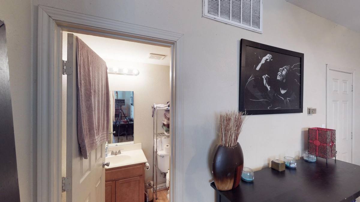 Apartment for rent at 924 W Prairie St, Denton, TX 76201