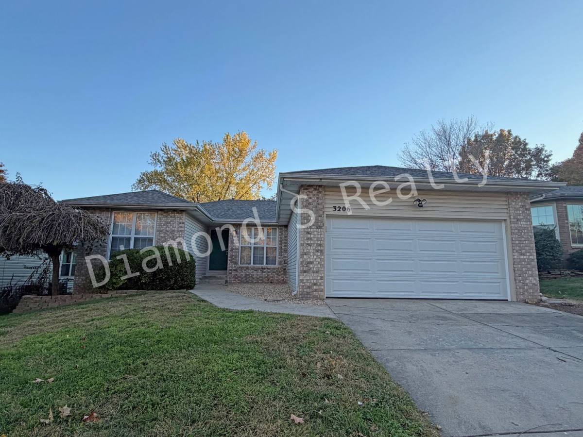 House for rent at 3206 E Lark St, Springfield, MO 65804