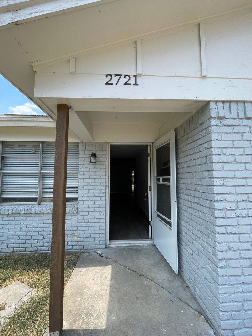 House for rent at 2721 Ash Park Dr, Fort Worth, TX 76118