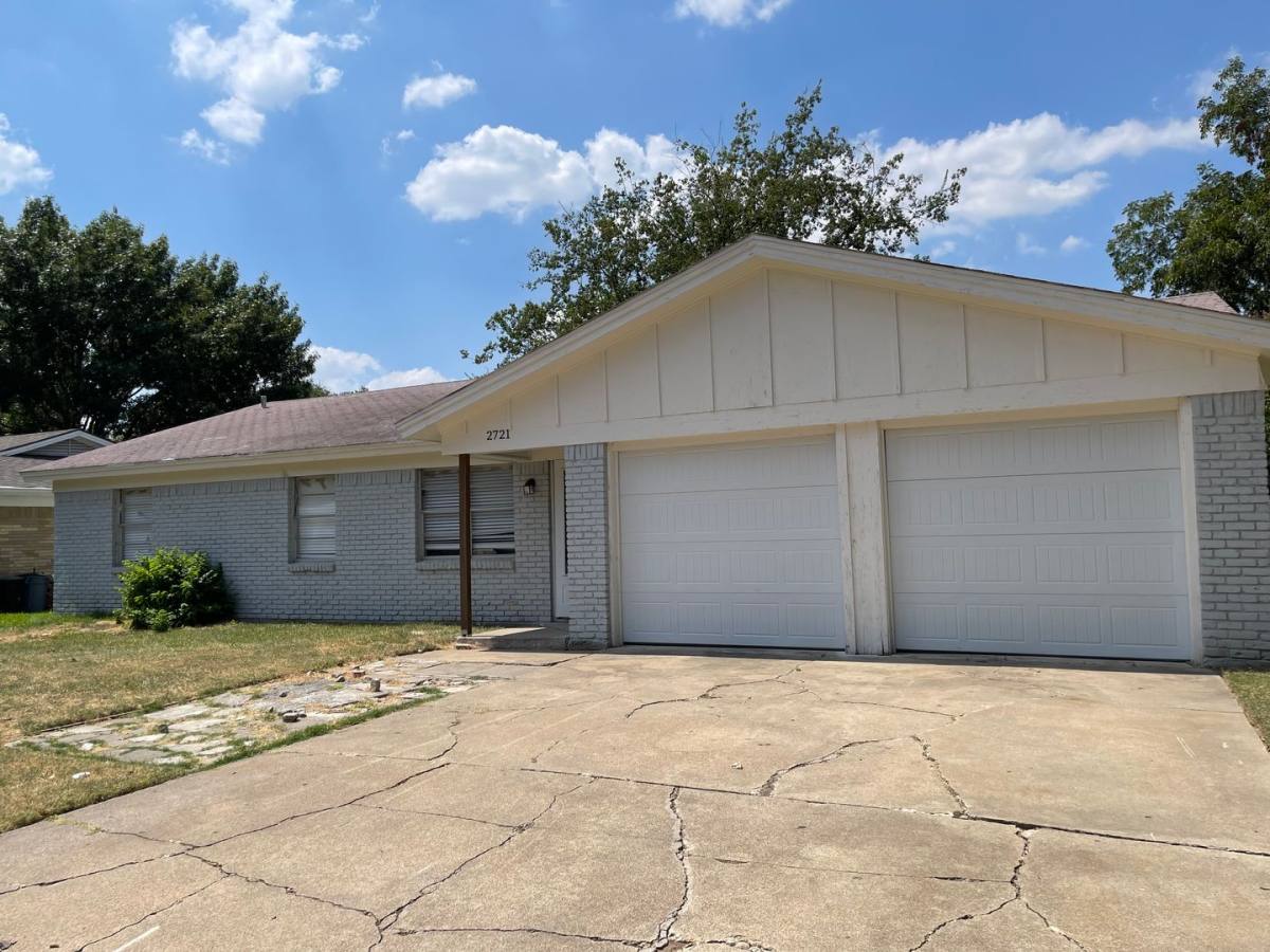 House for rent at 2721 Ash Park Dr, Fort Worth, TX 76118