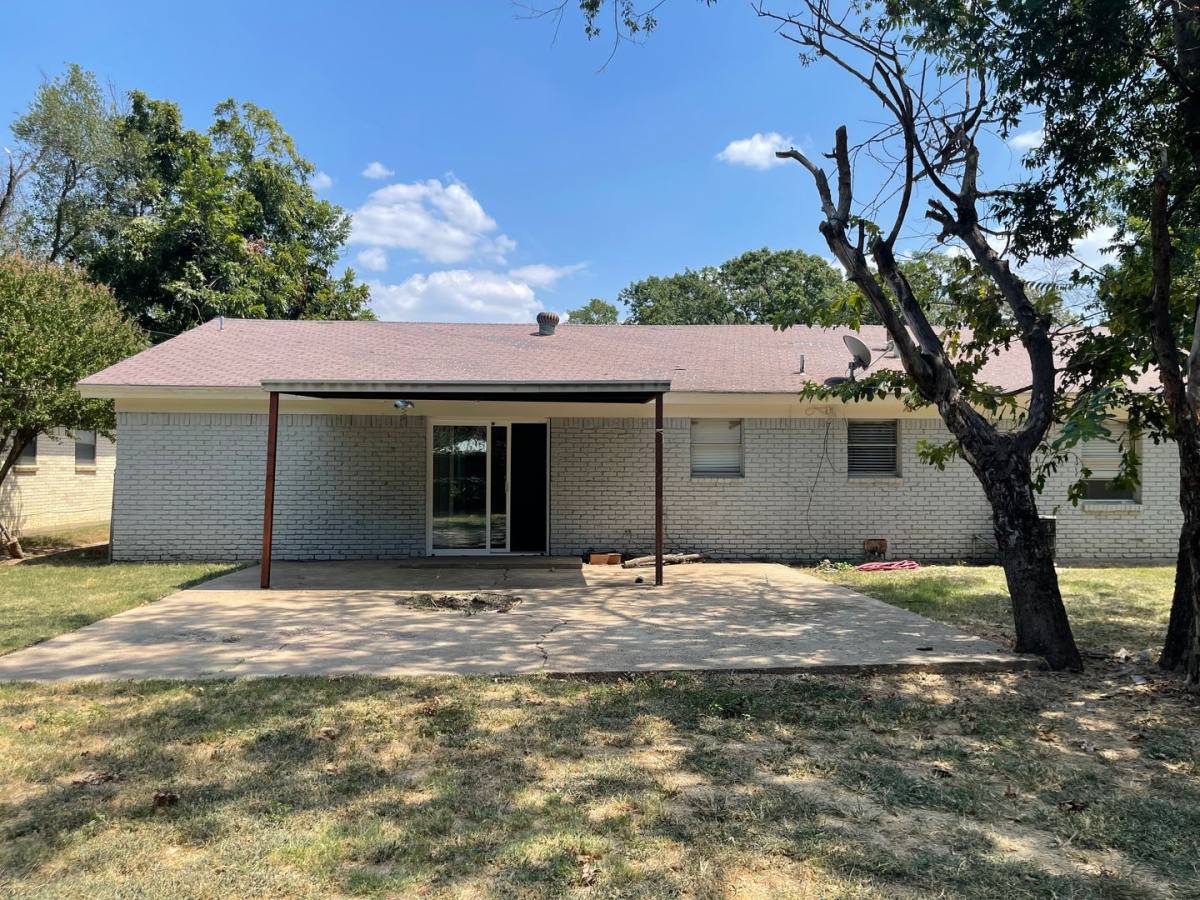 House for rent at 2721 Ash Park Dr, Fort Worth, TX 76118